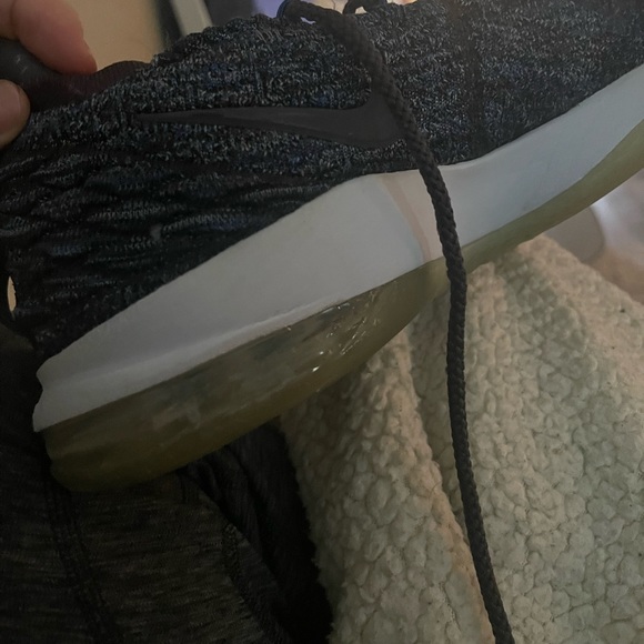 Men’s LeBron 15 Low Signal Blue Sneakers - Picture 8 of 9